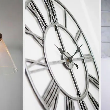 Amberley House - With Hot Tub + Free Parking Holiday home