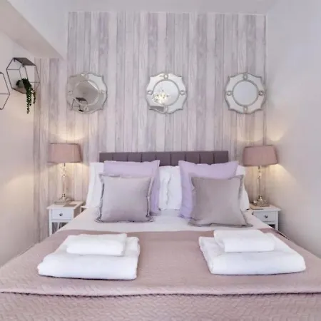Tatil Evi Amberley House - With Hot Tub + Free Parking York