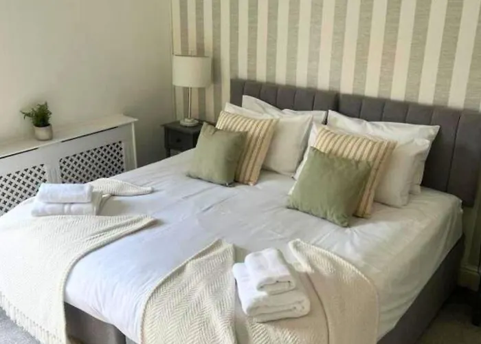 Holiday home Amberley House - With Hot Tub + Free Parking *