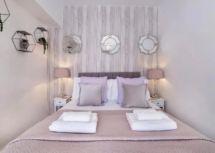 Holiday home Amberley House - With Hot Tub + Free Parking York