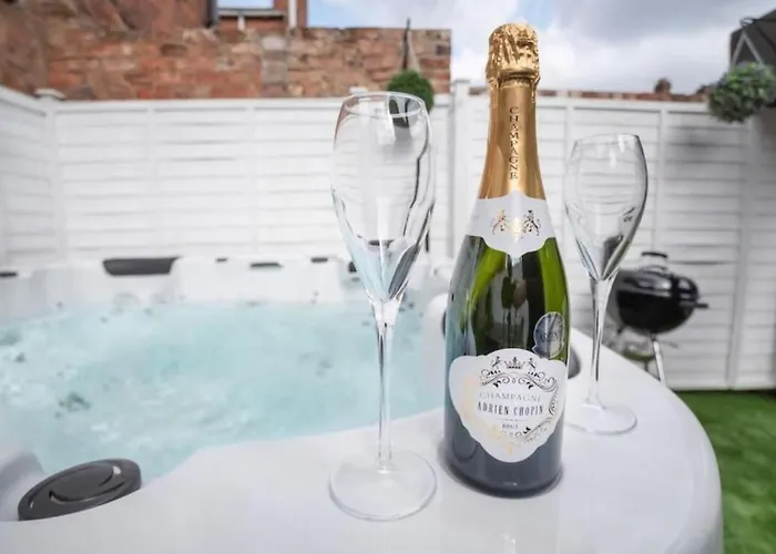 Holiday home Amberley House - With Hot Tub + Free Parking