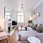 Amberley House - With Hot Tub + Free Parking York